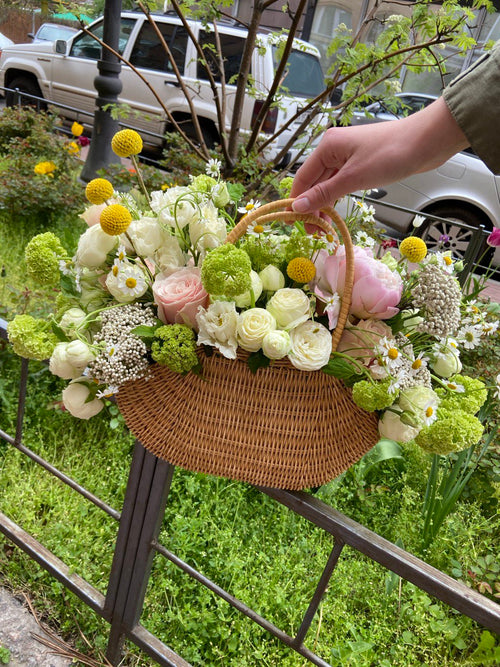 Flower arrangement "Breath of Spring" (includes basket and wrapping)