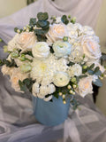 Flower arrangement "Celeste Charm Hatbox" (includes hatbox)