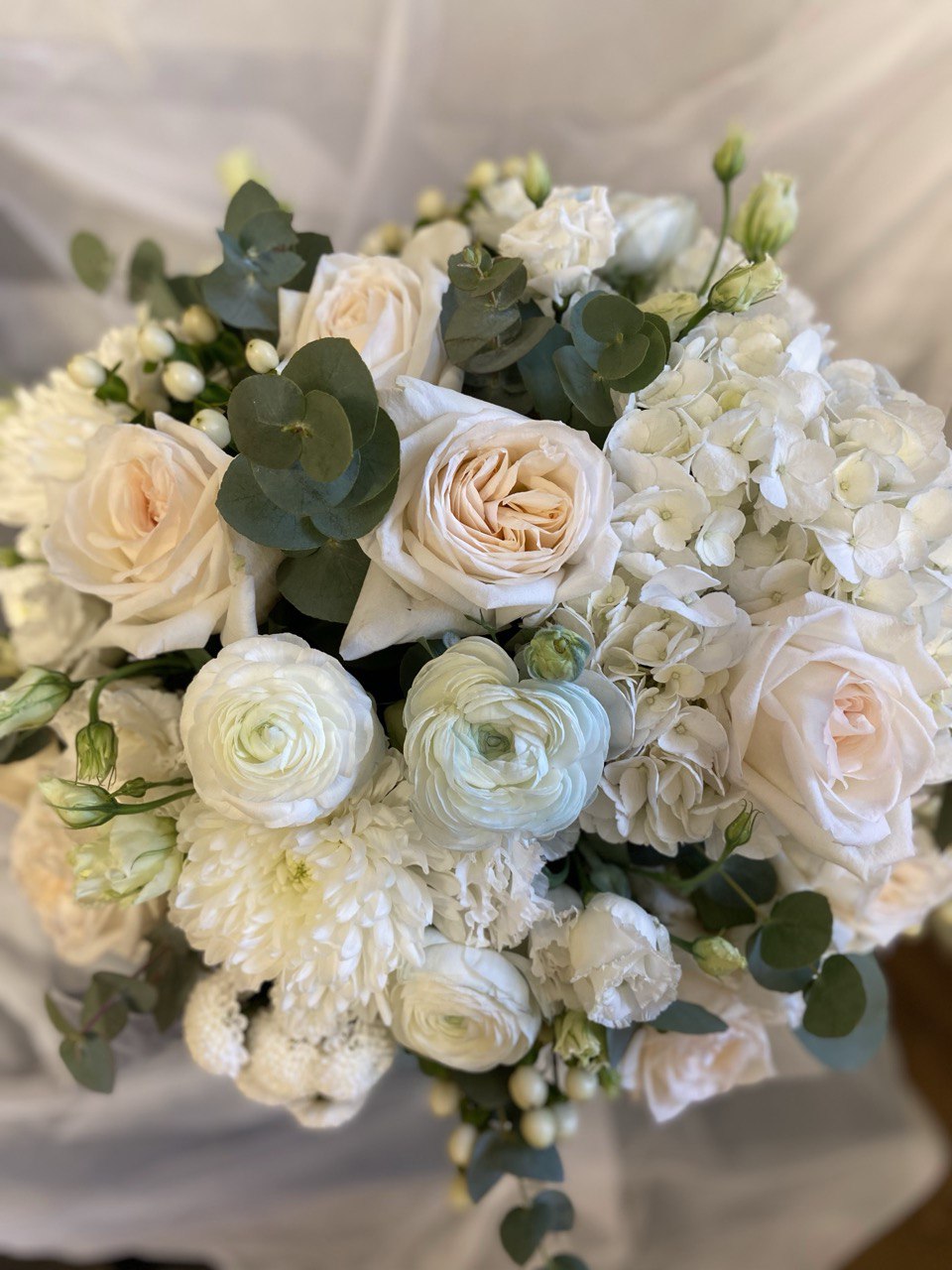 Flower arrangement "Celeste Charm Hatbox" (includes hatbox)